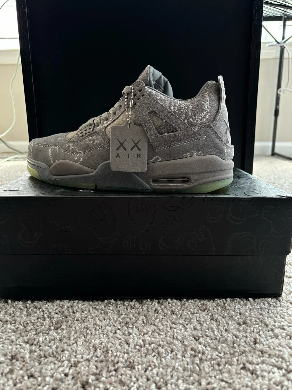 Jordan 4 Retro x KAWS Men’s Sneakers 👟